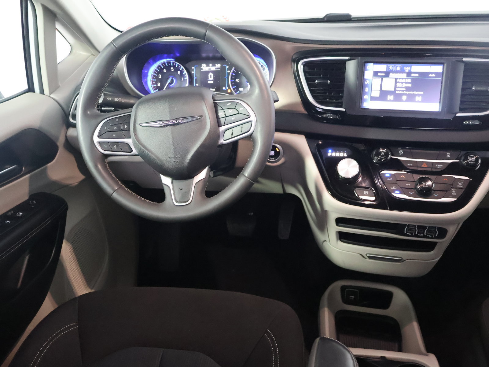 Used 2023 Chrysler Voyager LX FWD image 29