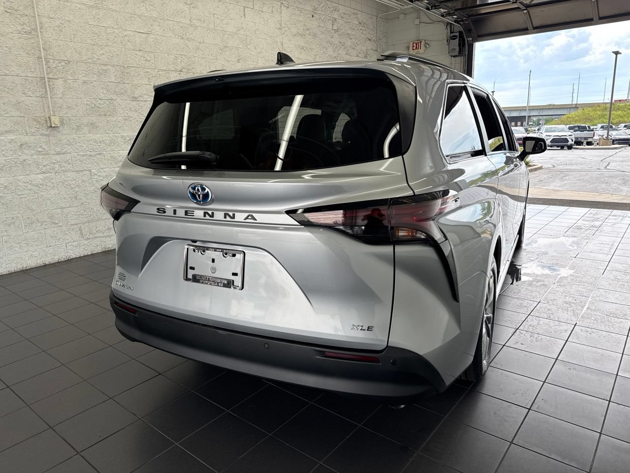 Certified 2025 Toyota Sienna XLE w/ XLE Plus Package AWD/4WD image 7