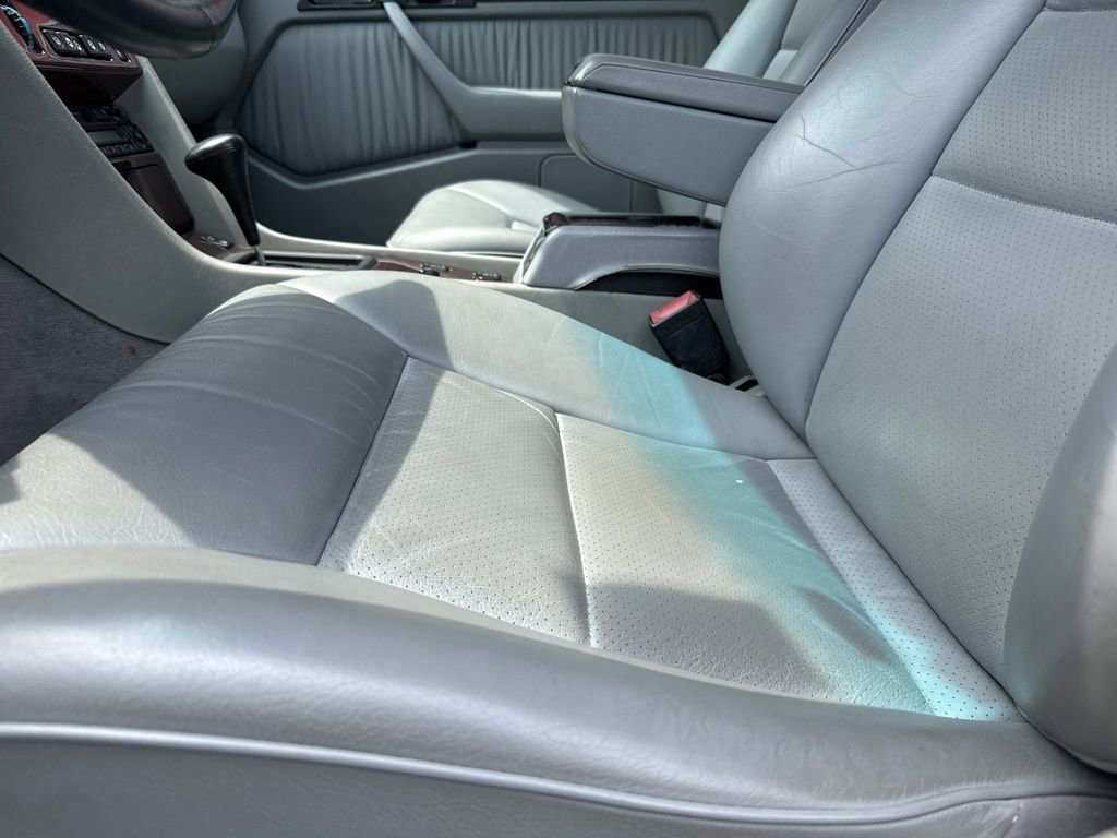 Used 1995 Mercedes-Benz E 320 Convertible image 25