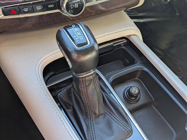 Used 2016 Volvo XC90 T6 Momentum w/ Momentum Plus Package image 13