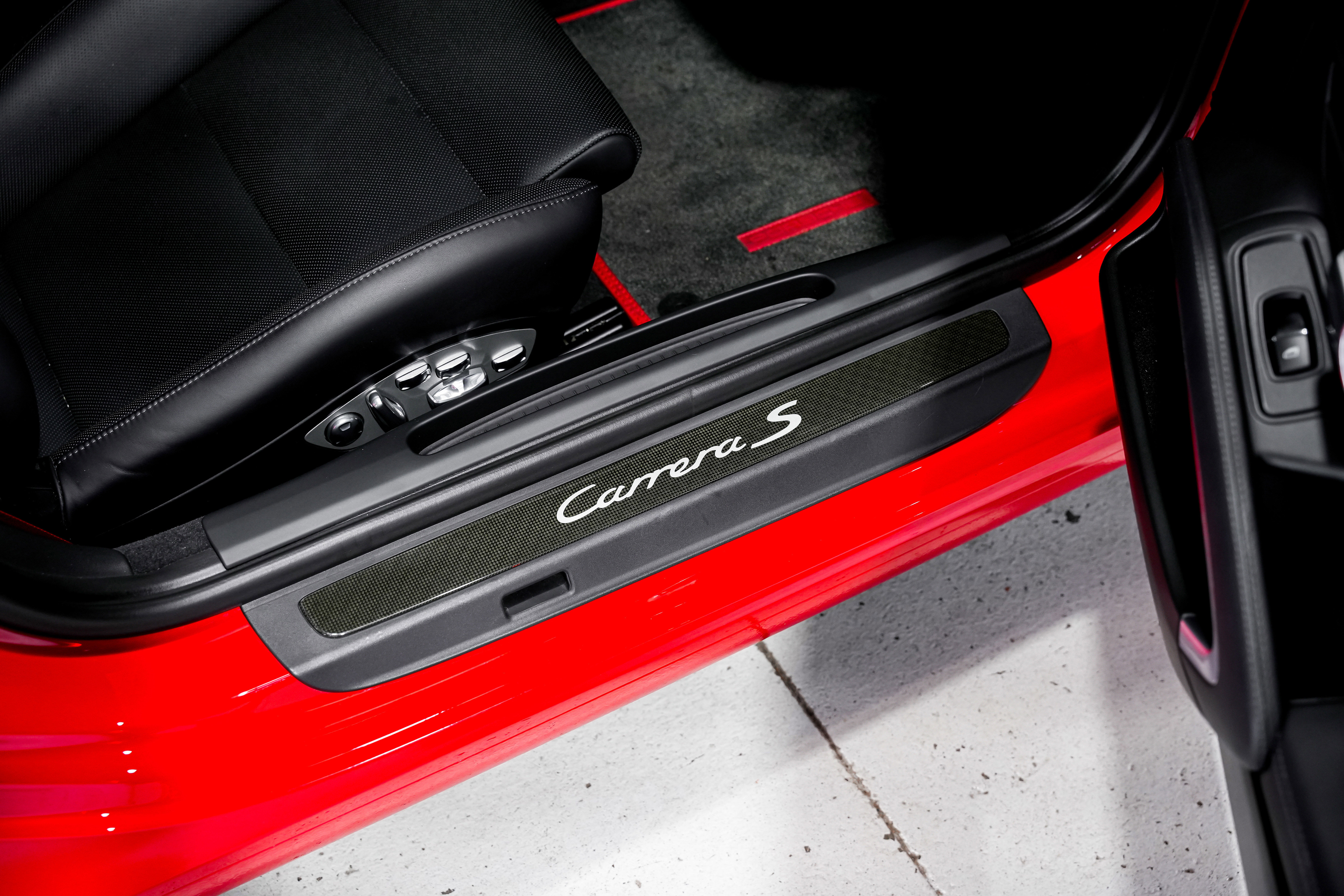 Used 2013 Porsche 911 Carrera S image 36