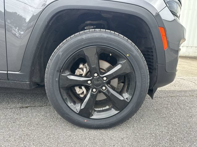 Used 2024 Jeep Grand Cherokee Altitude AWD/4WD image 20