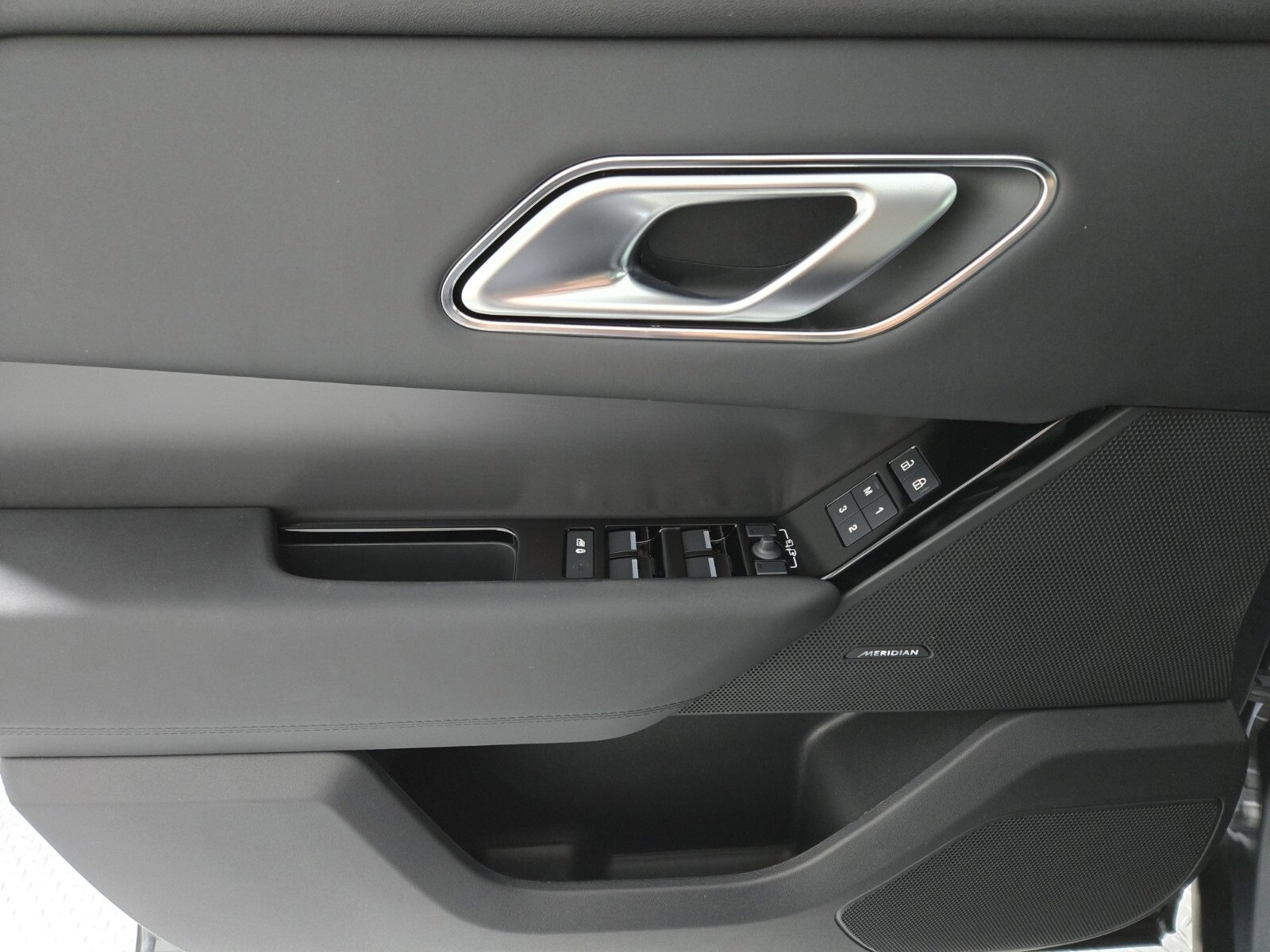 New 2026 Land Rover Range Rover Velar S image 21