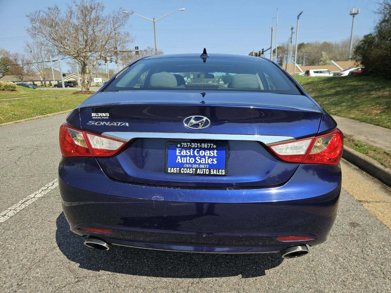 Used 2011 Hyundai Sonata SE w/ Navigation & Sunroof Pkg 4 FWD image 5