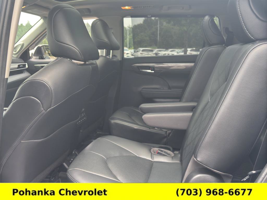 Used 2023 Toyota Highlander Platinum AWD/4WD image 25