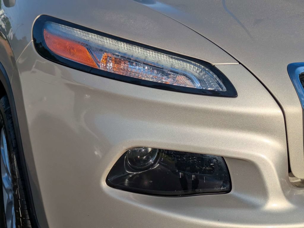 Used 2015 Jeep Cherokee Latitude FWD image 10