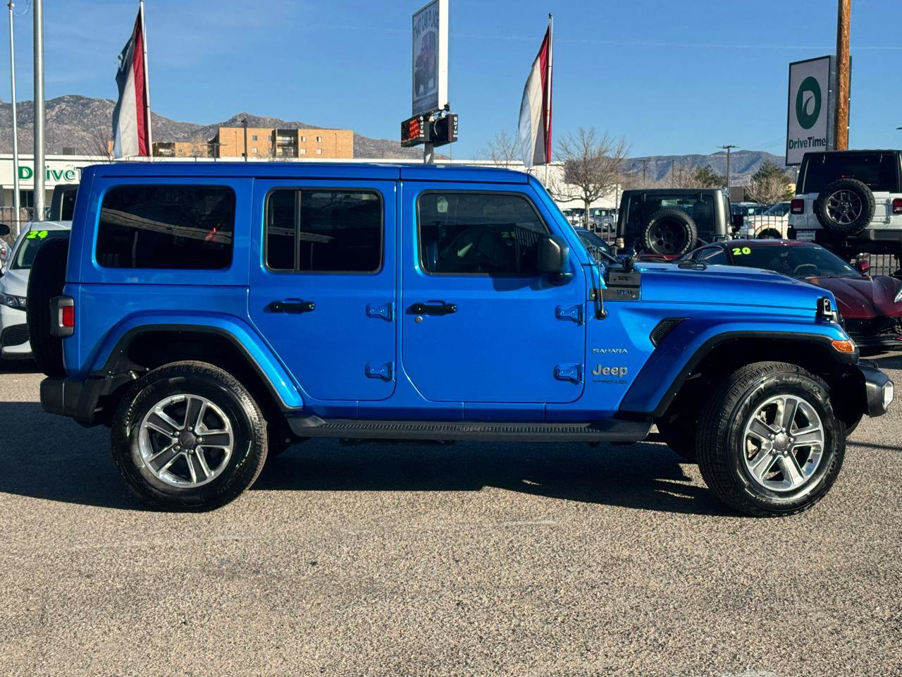 Used 2021 Jeep Wrangler Unlimited Sahara AWD/4WD image 8