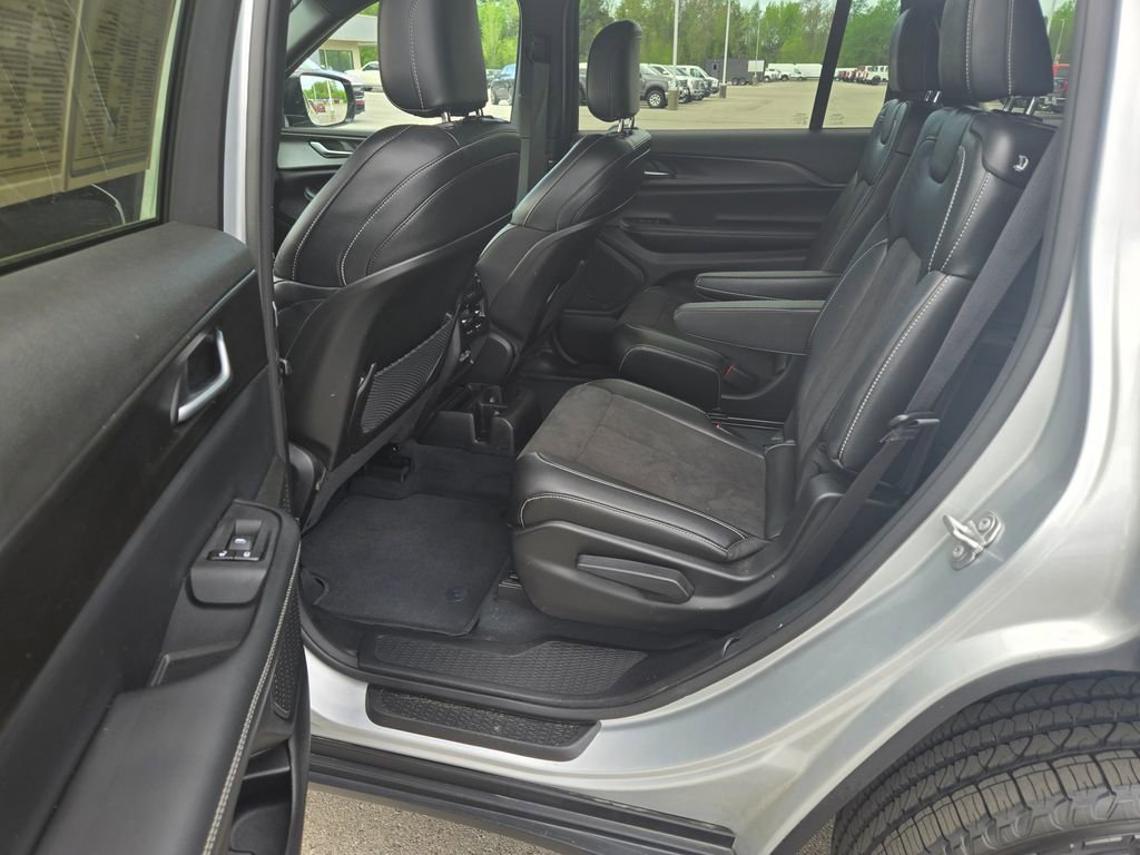 Used 2023 Jeep Grand Cherokee L Laredo AWD/4WD image 8