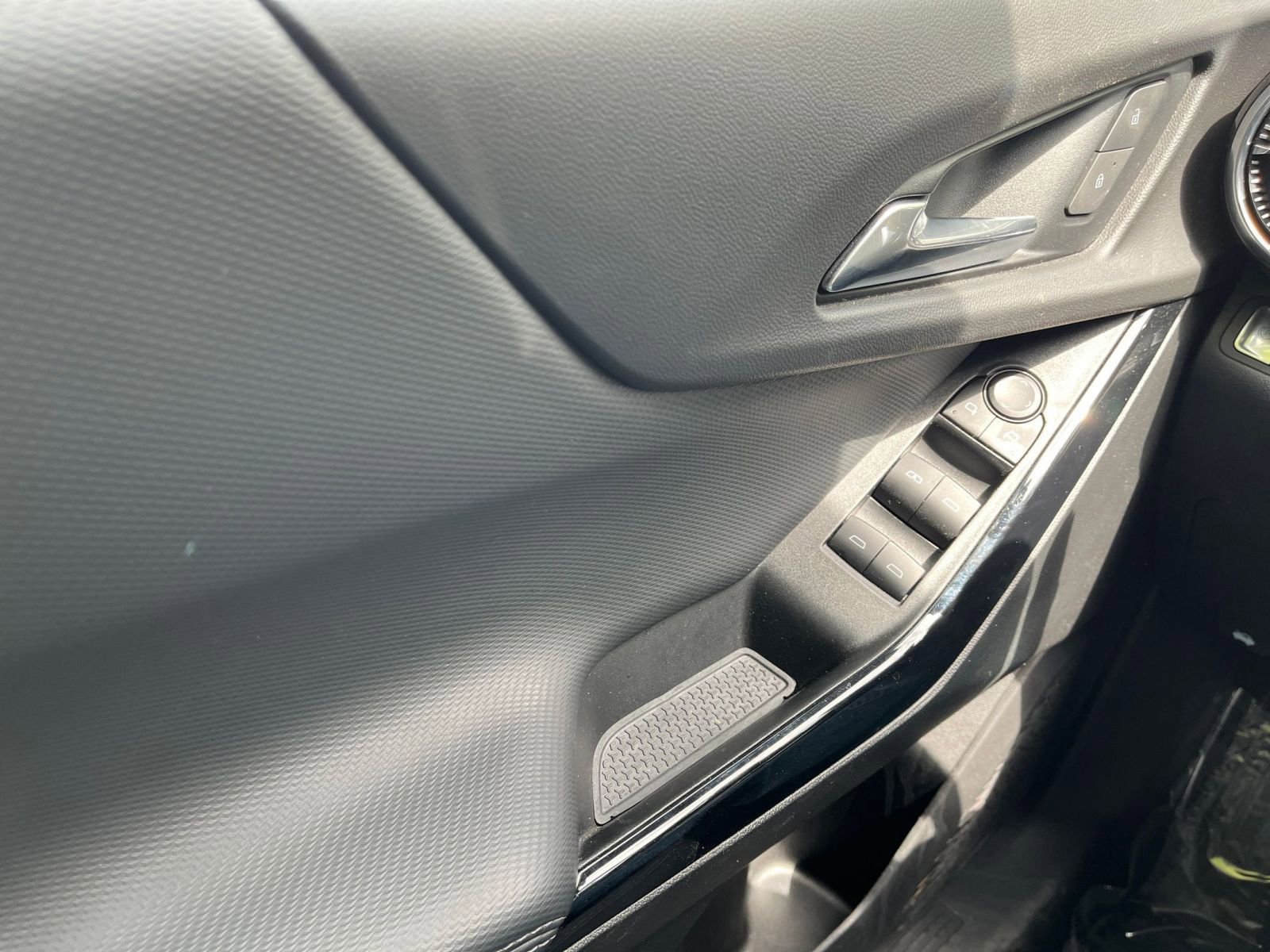 Used 2025 Chevrolet Equinox LT FWD image 18