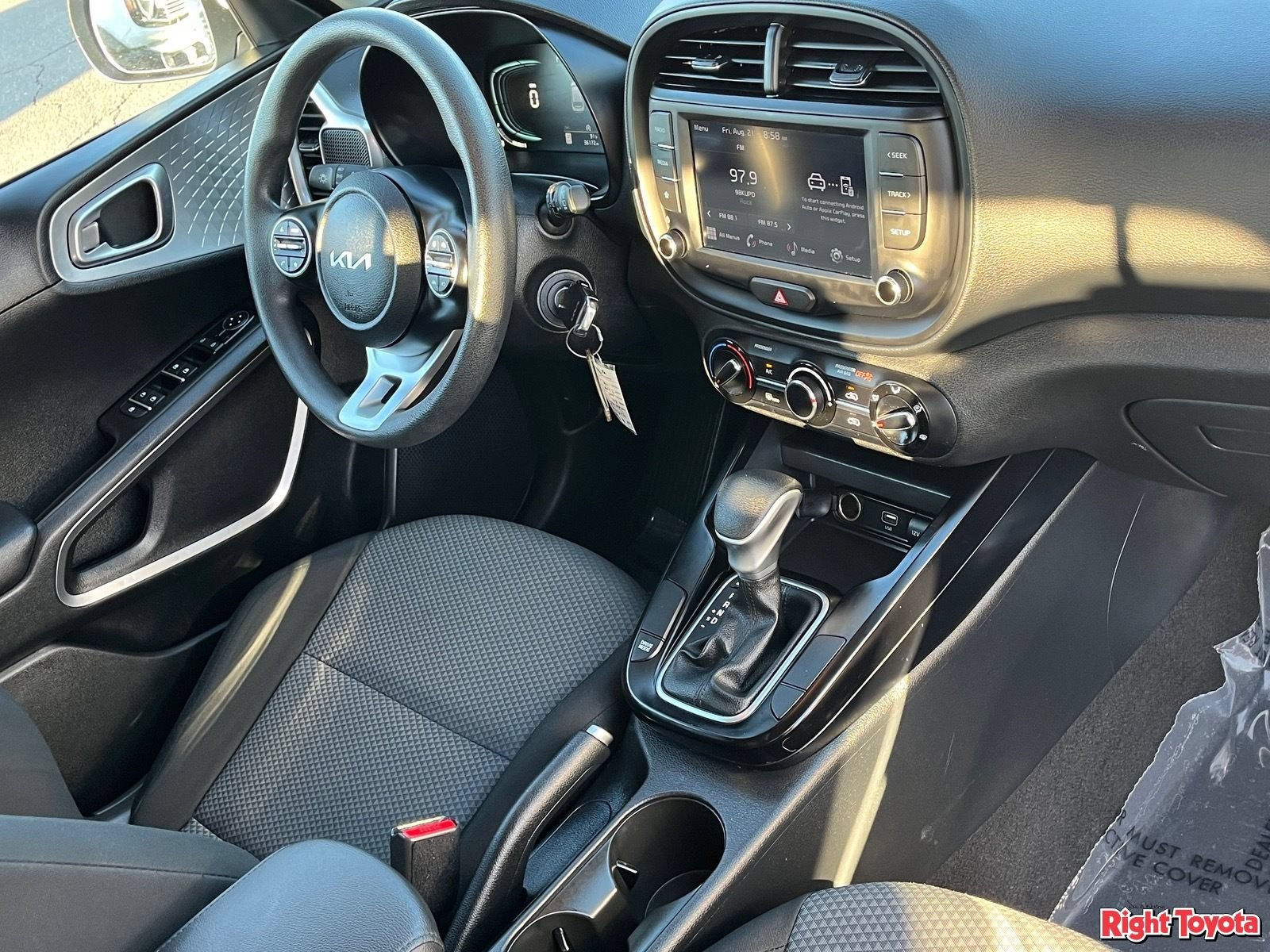 Used 2025 Kia Soul LX w/ LX Technology Package FWD image 12