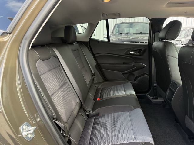 Used 2024 Chevrolet Trax LT w/ Sunroof Package FWD image 32