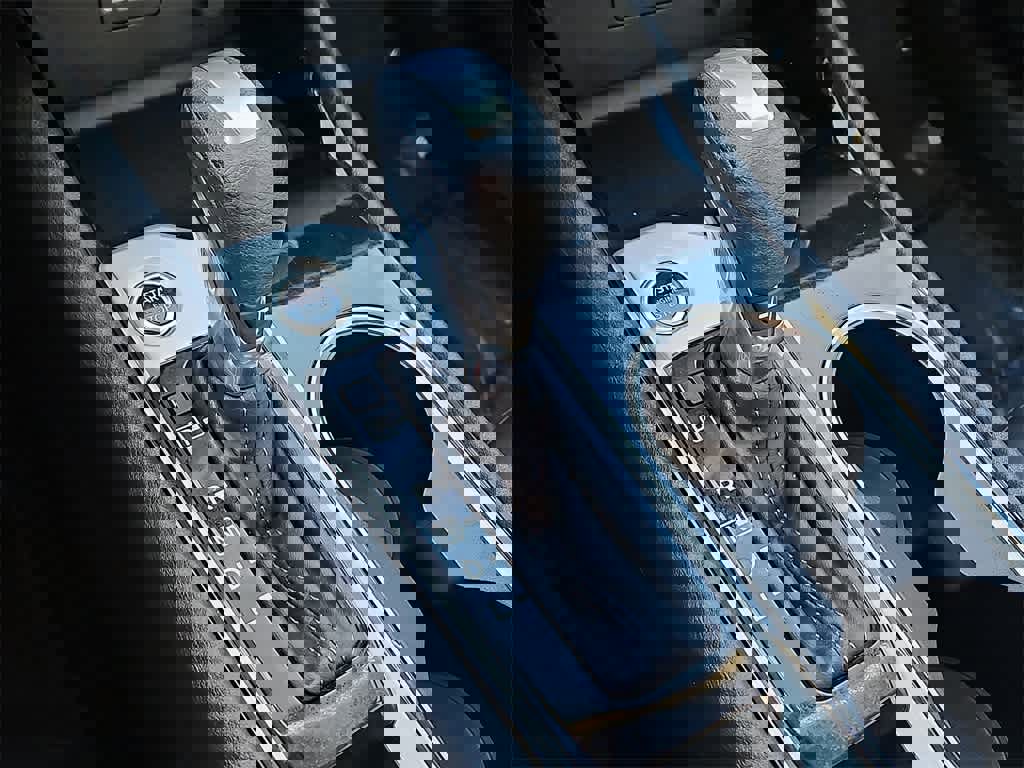 Used 2024 Nissan Altima 2.5 SV image 14