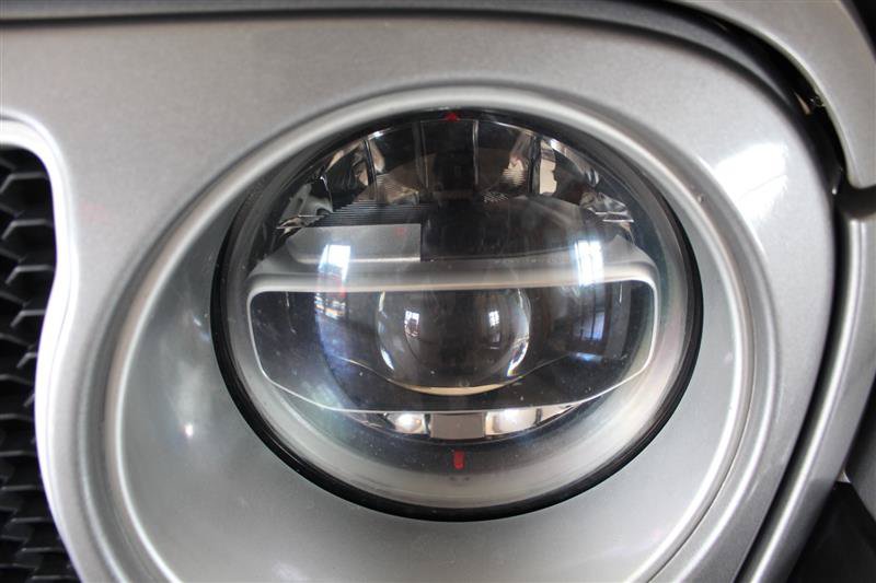 Used 2019 Jeep Wrangler Unlimited Sahara AWD/4WD image 11