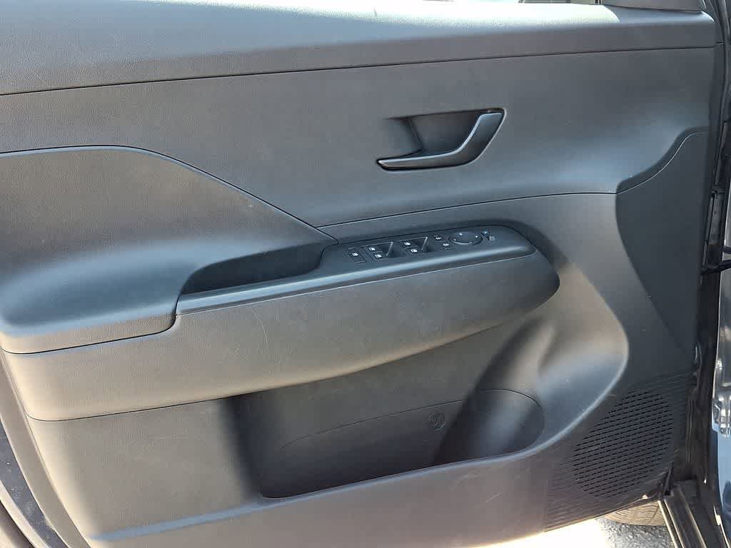 Used 2025 Hyundai Kona SEL AWD/4WD image 11