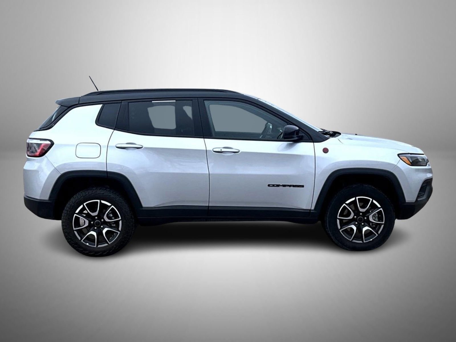 Used 2025 Jeep Compass Trailhawk AWD/4WD image 4