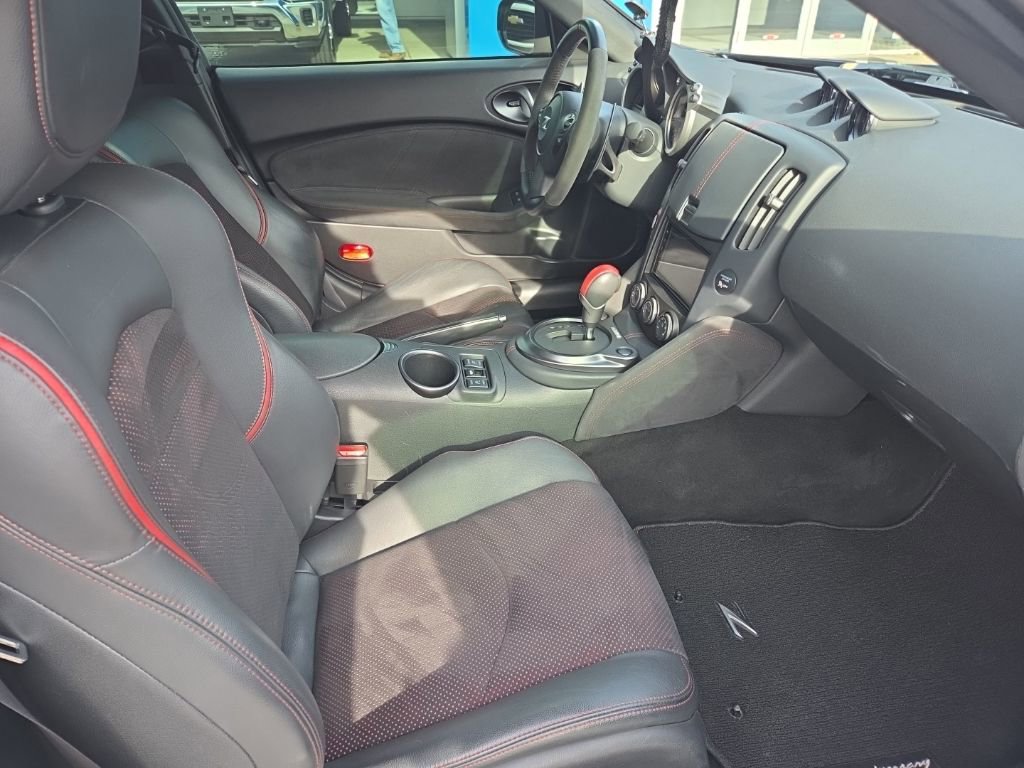 Used 2020 Nissan 370Z Sport image 10