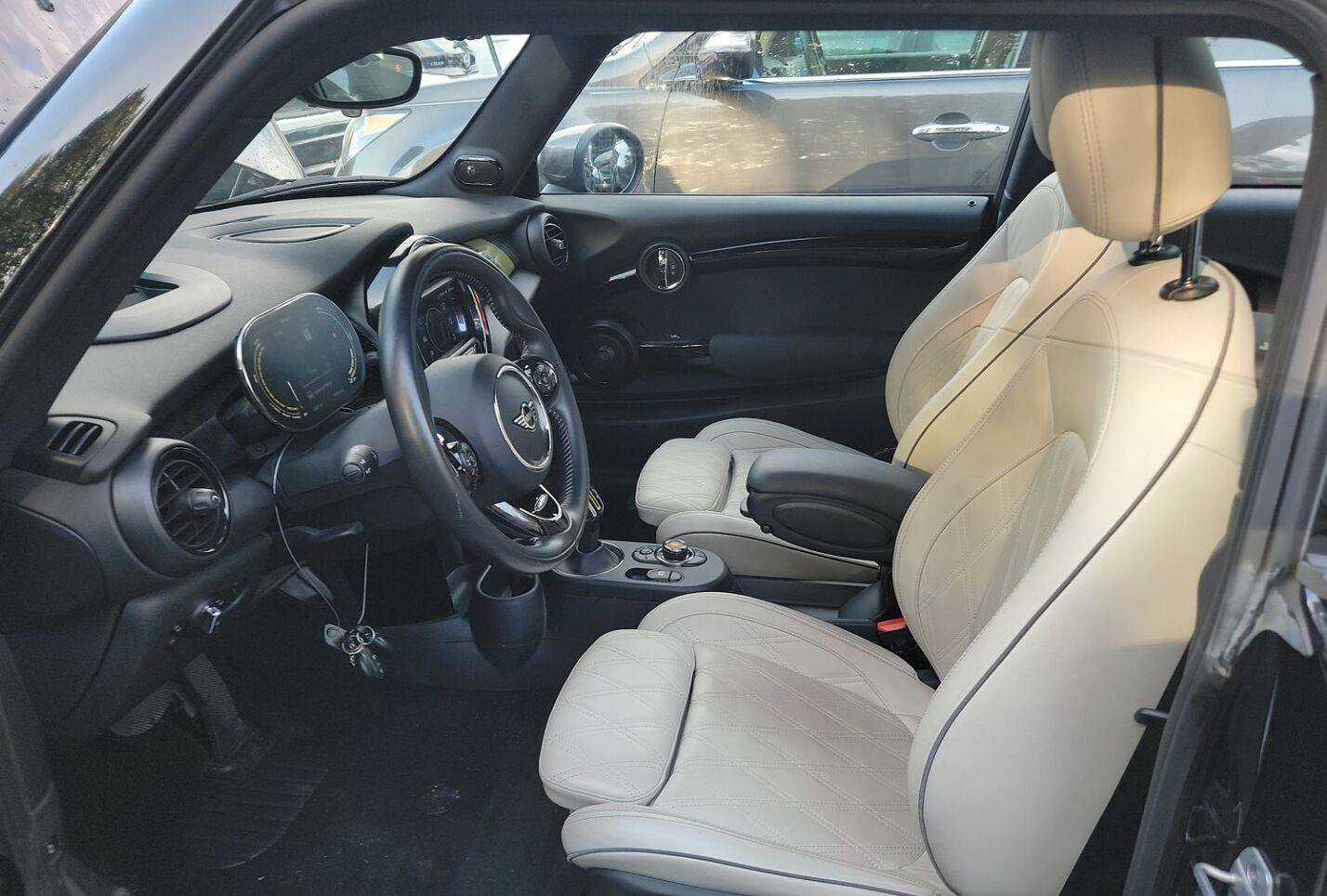 Used 2021 MINI Cooper SE w/ 8.8" Touchscreen Nav Package FWD image 5