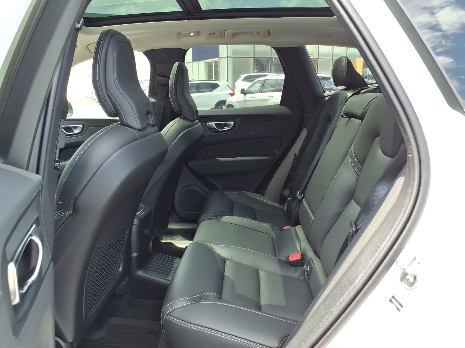 New 2026 Volvo XC60 T8 Plus w/ Climate Package PRO AWD/4WD image 6