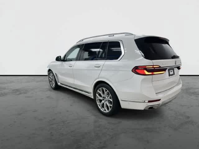 Used 2025 BMW X7 xDrive40i AWD/4WD image 2