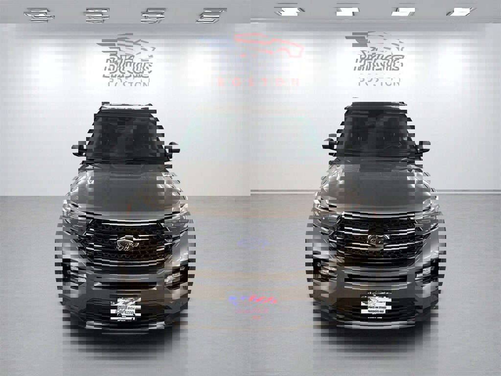 Used 2021 Ford Explorer XLT w/ Equipment Group 202A image 2