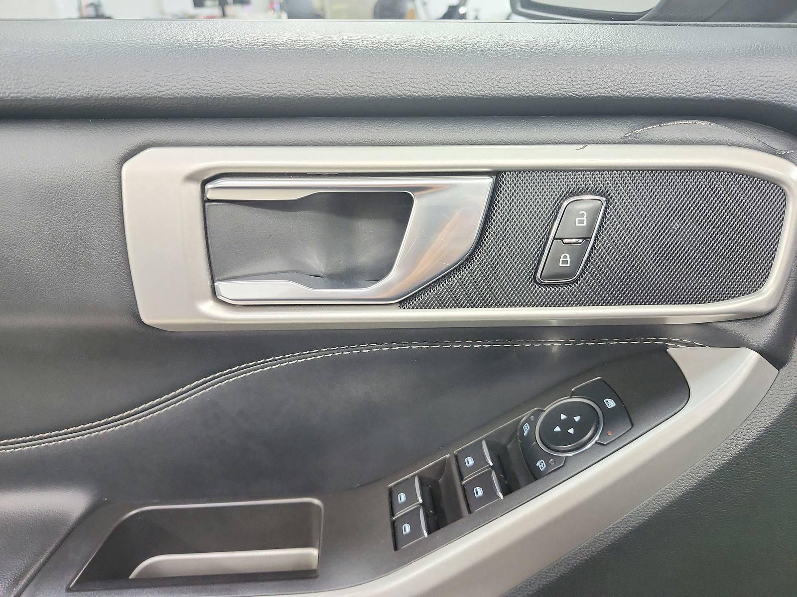 Used 2024 Ford Explorer XLT w/ Equipment Group 202A image 33