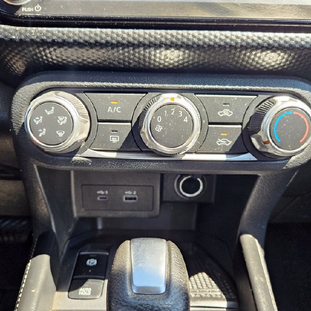 Used 2023 Nissan Kicks SV FWD image 23