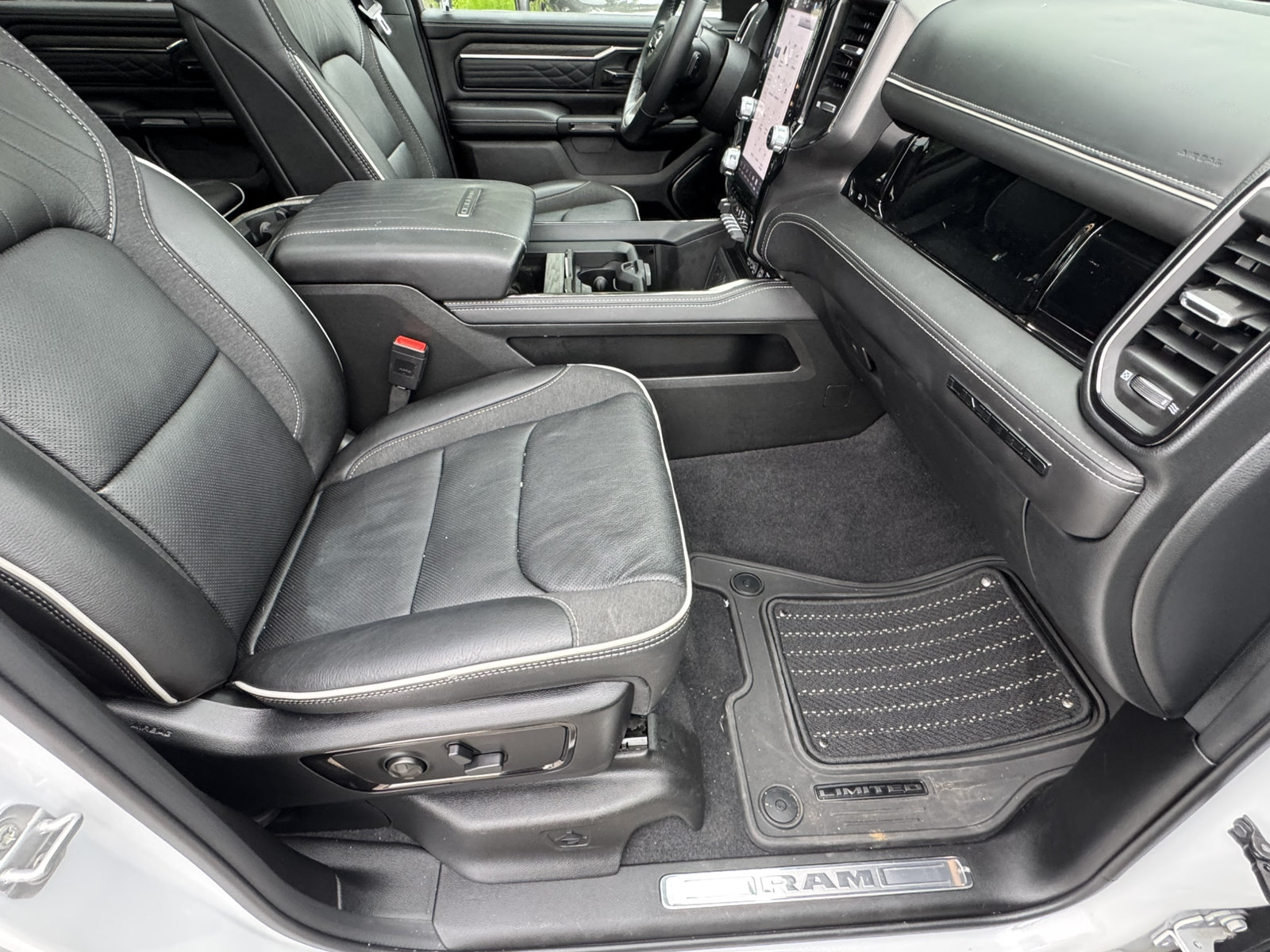 Used 2026 RAM 1500 Limited AWD/4WD image 16