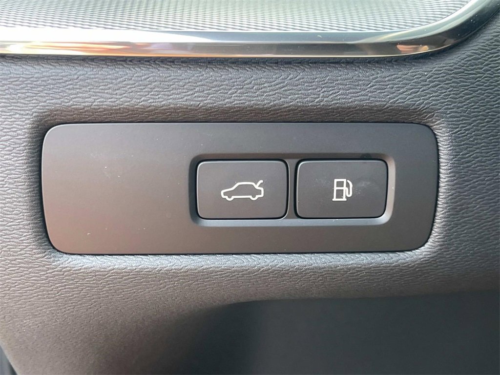 Used 2024 Volvo XC60 T8 Polestar w/ Protection Package Premier image 18
