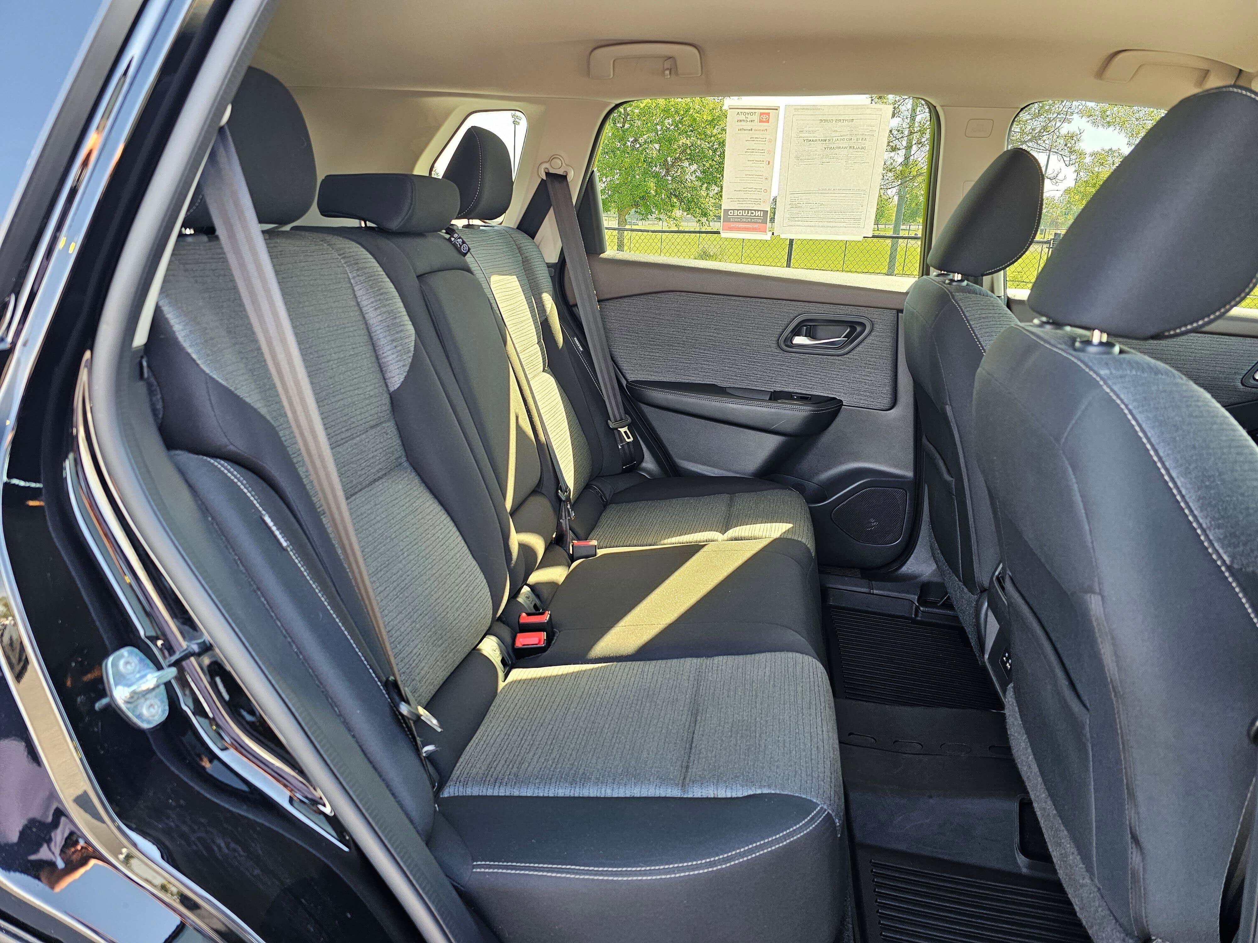 Used 2021 Nissan Rogue SV AWD/4WD image 12