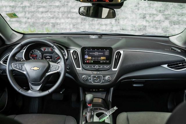 Used 2025 Chevrolet Malibu RS image 24