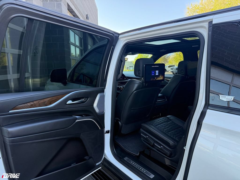 Used 2023 Cadillac Escalade ESV Sport Platinum w/ LPO, Floor Liner Package AWD/4WD image 28