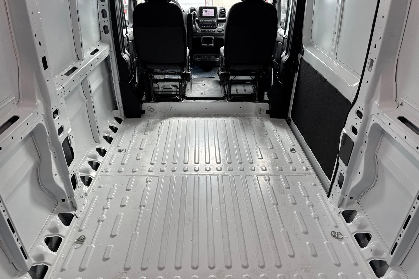 New 2026 RAM ProMaster 2500 w/ Quick Order Package 22G SLT image 13