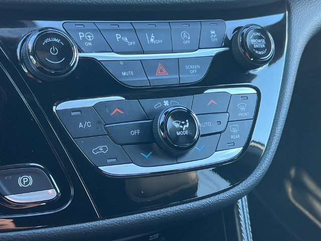 Used 2023 Chrysler Pacifica Limited w/ Uconnect Theater Family Group AWD/4WD image 32