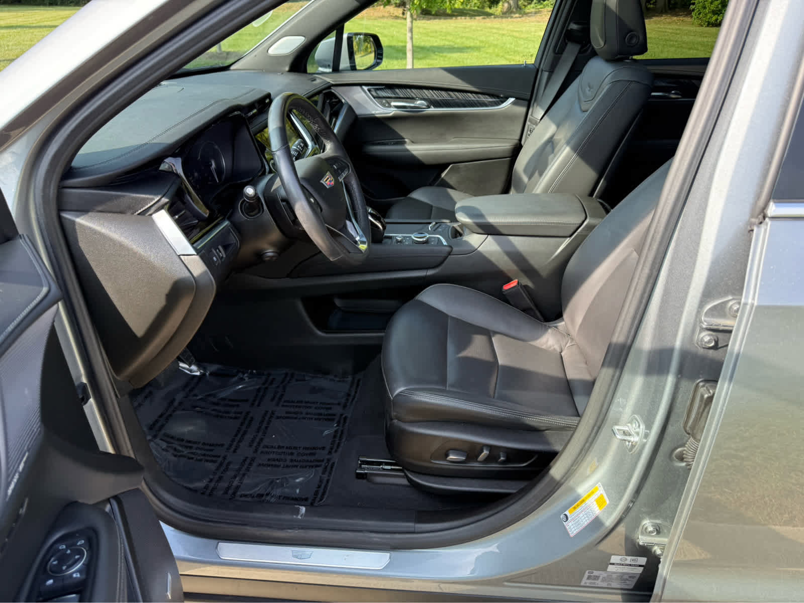 Used 2025 Cadillac XT6 Premium Luxury image 9