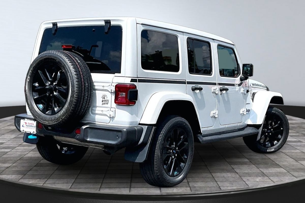 Used 2023 Jeep Wrangler Unlimited Sahara w/ Cold Weather Group AWD/4WD image 5