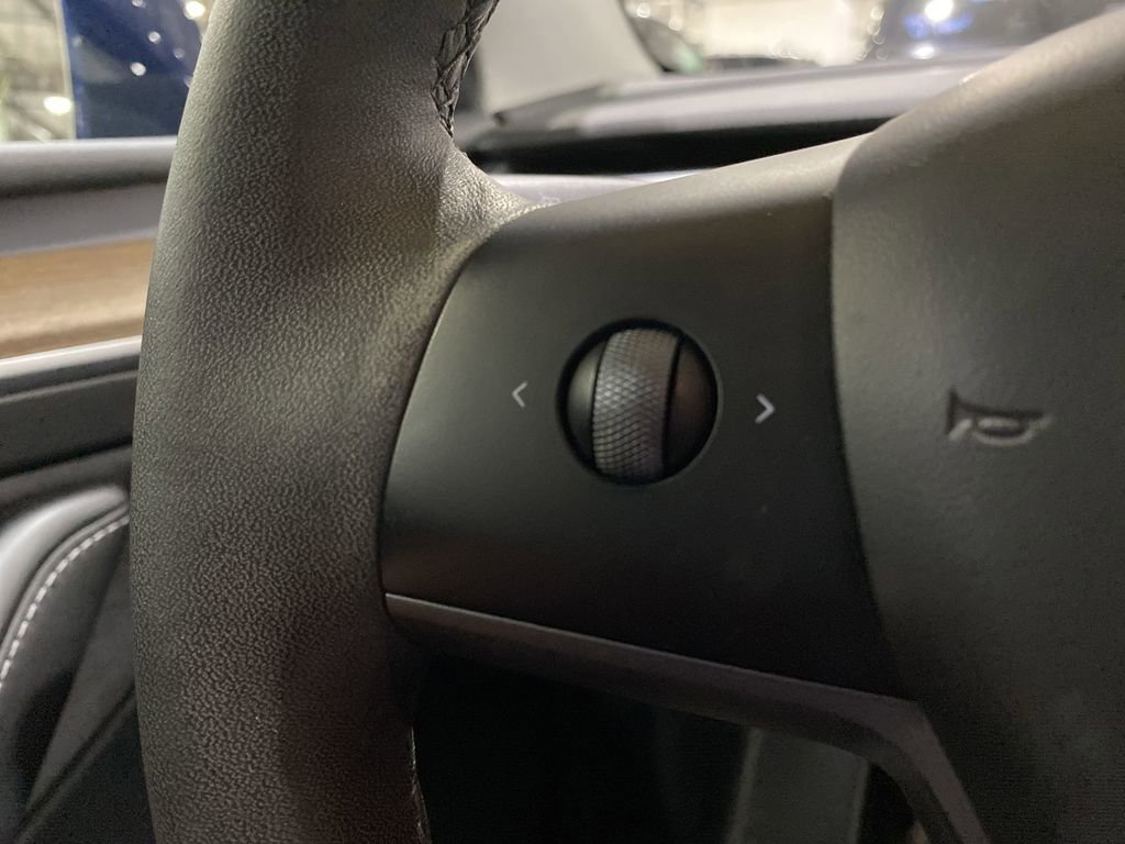 Used 2023 Tesla Model Y Performance image 11