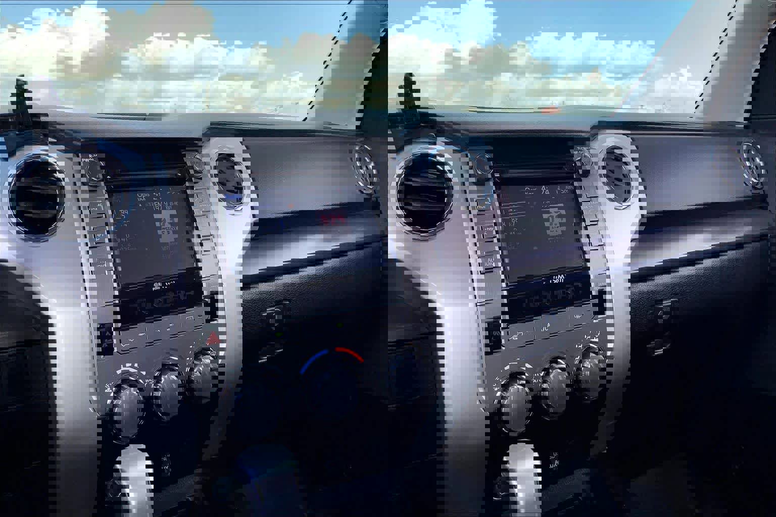 Used 2015 Toyota Tundra SR5 w/ SR5 Upgrade Package image 34