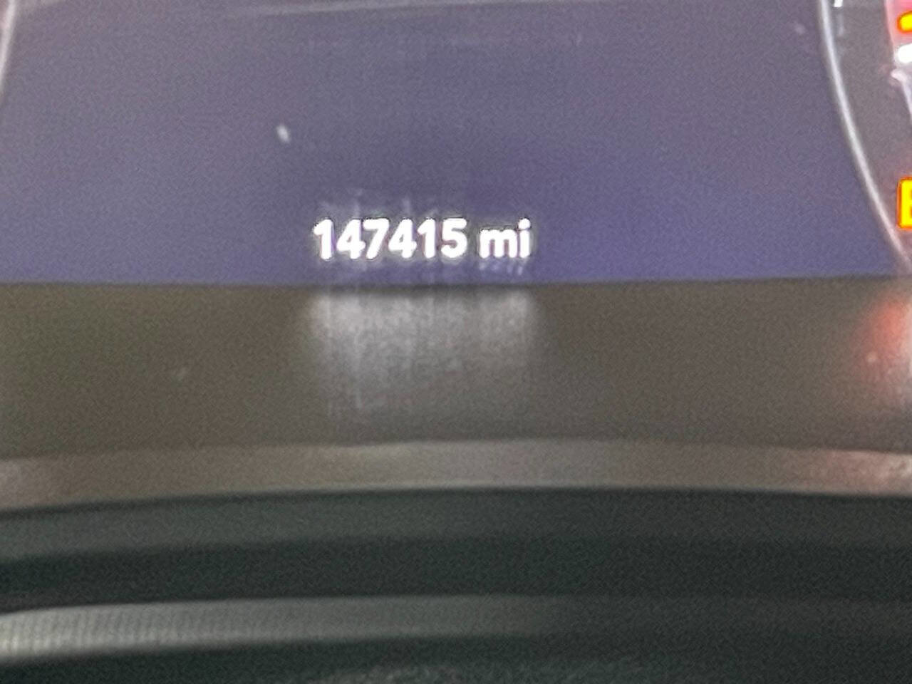 Used 2019 Dodge Challenger SXT image 39