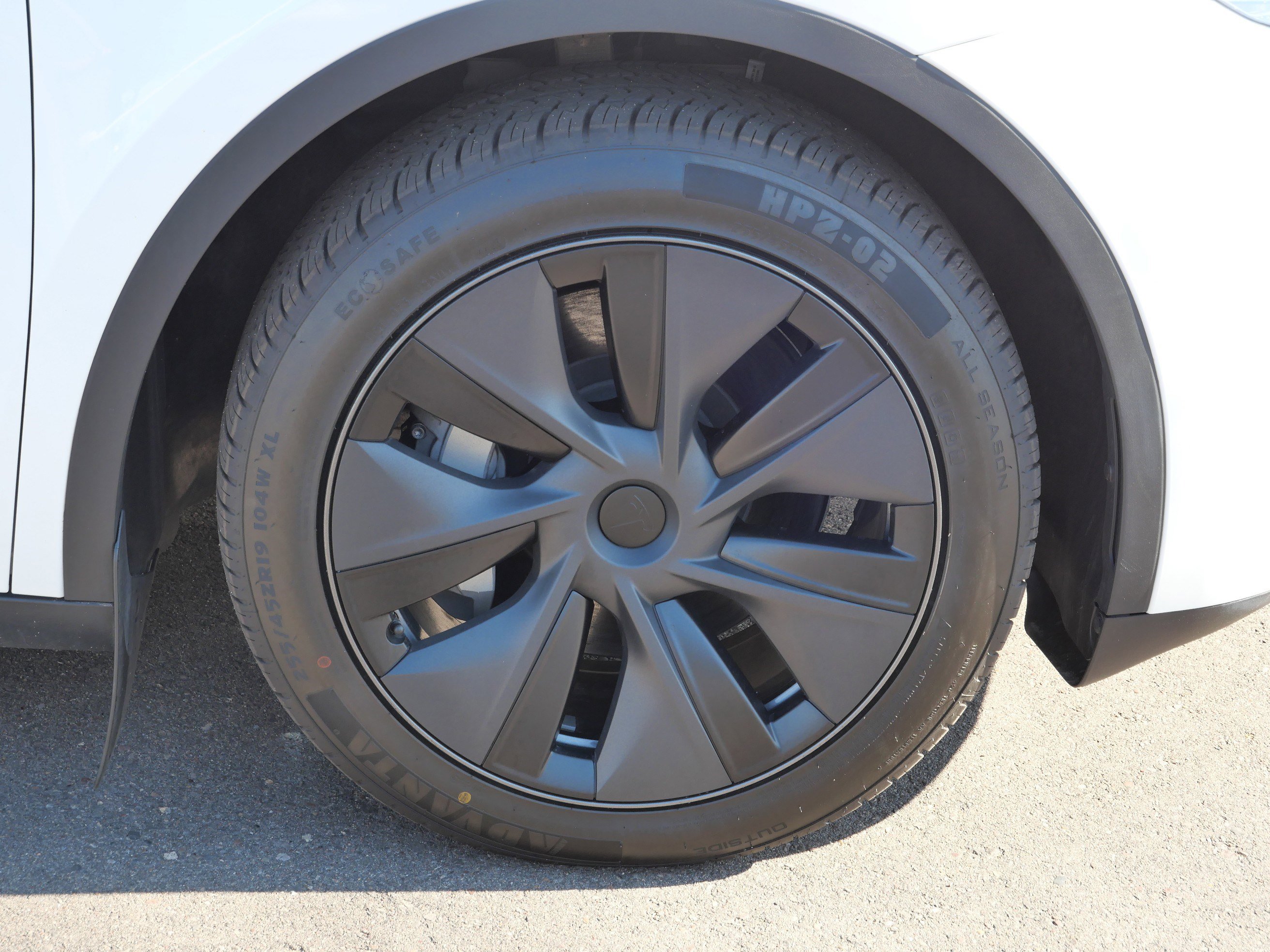 Used 2024 Tesla Model Y Long Range image 15