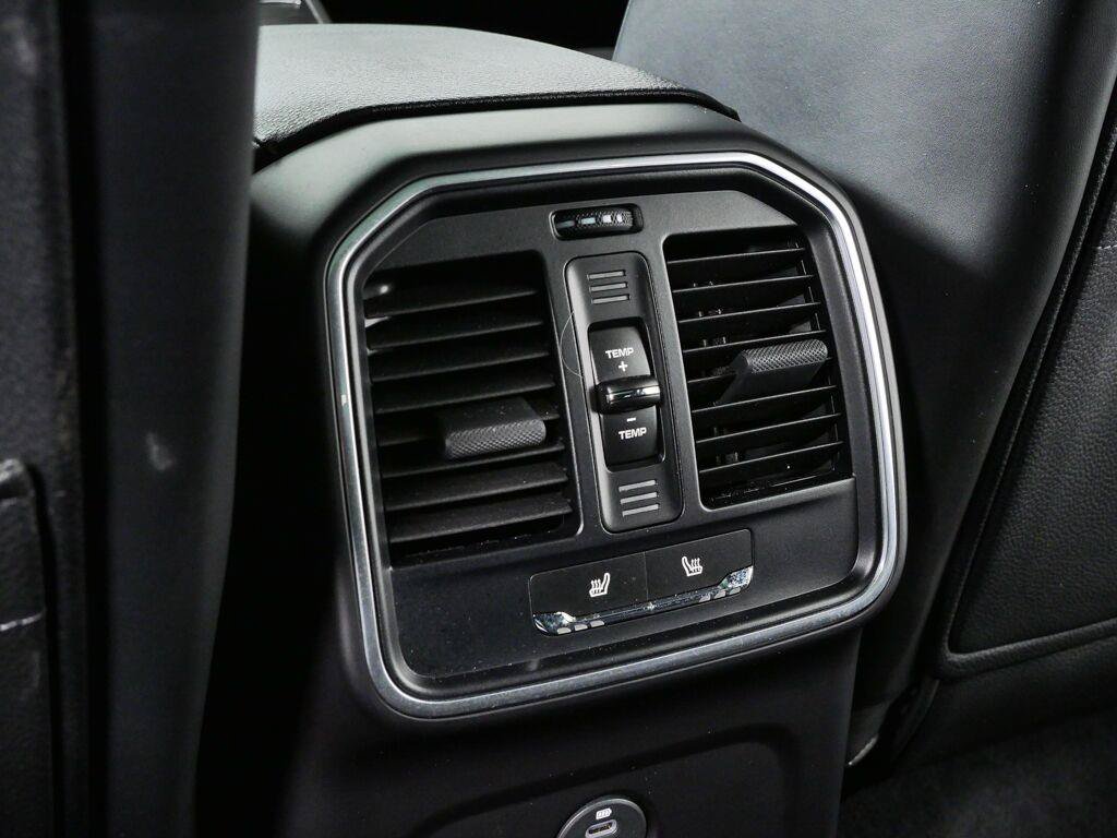 Used 2020 Porsche Macan S AWD/4WD image 22