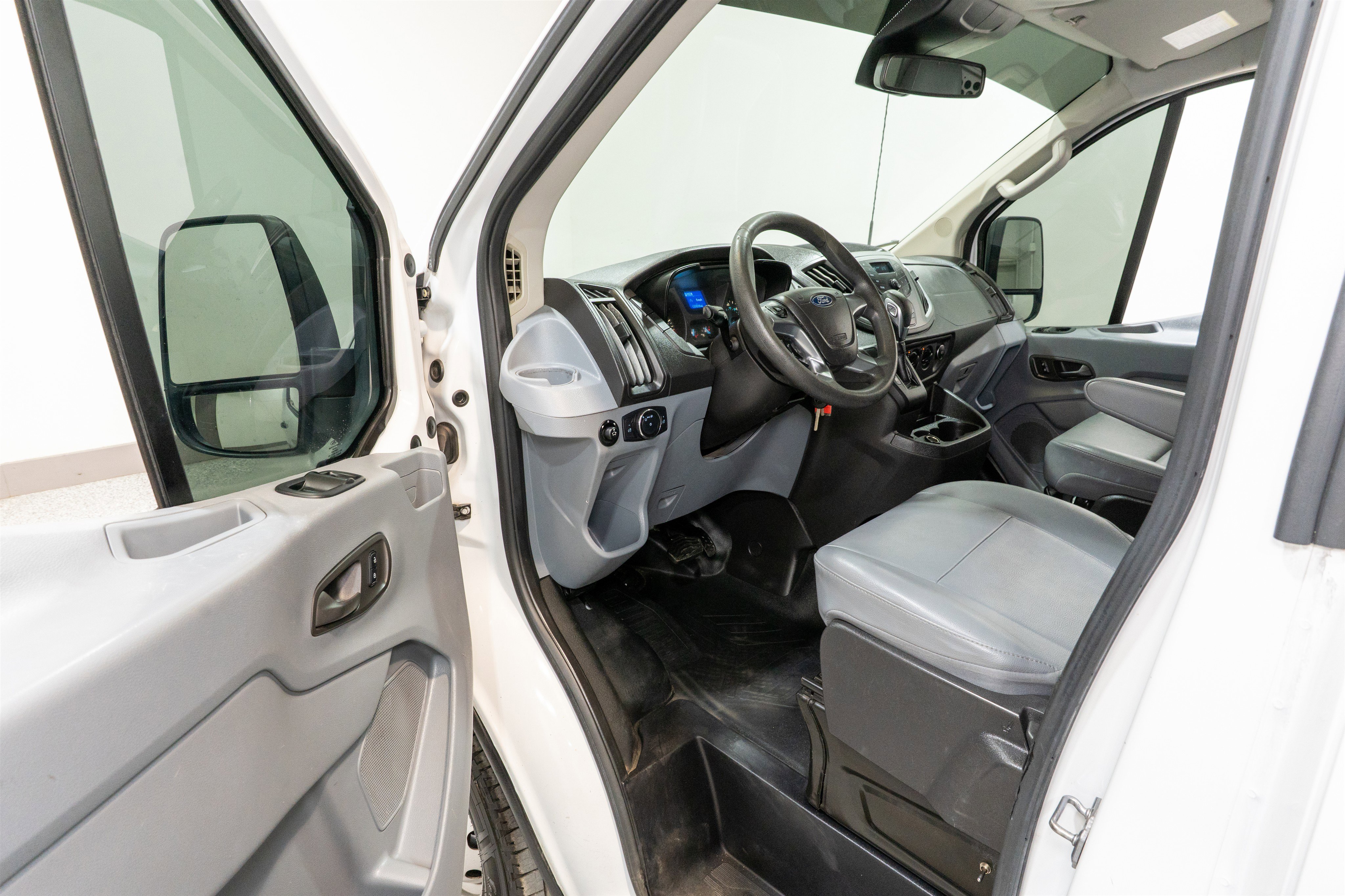 Used 2019 Ford Transit 150 130 Low Roof RWD image 17