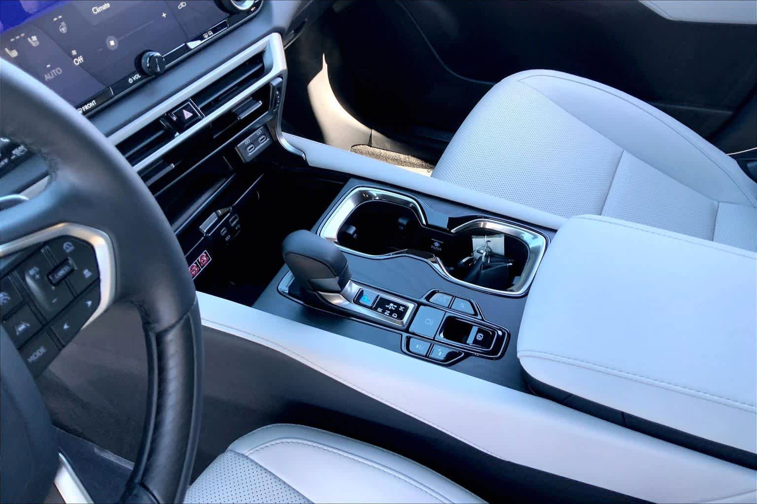 Used 2025 Lexus RX 350 Premium w/ Accessory Package AWD/4WD image 17