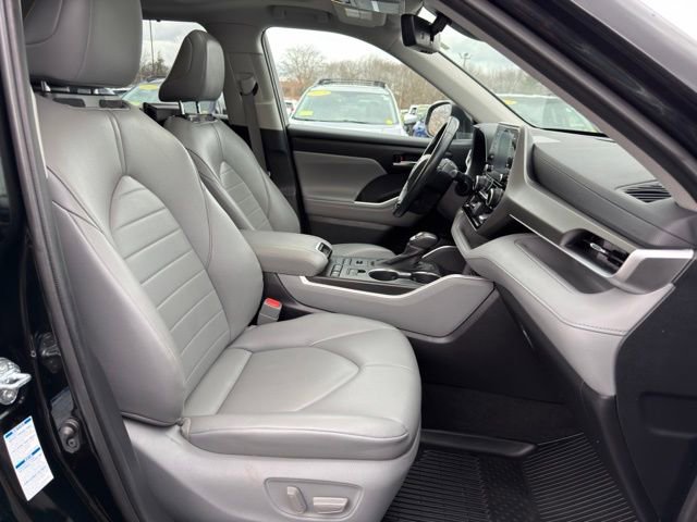 Used 2021 Toyota Highlander XLE image 25