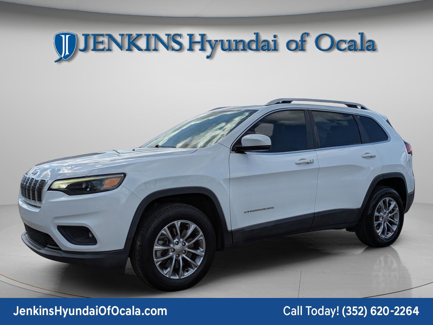 Used 2019 Jeep Cherokee Latitude Plus w/ Comfort/Convenience Group image 8