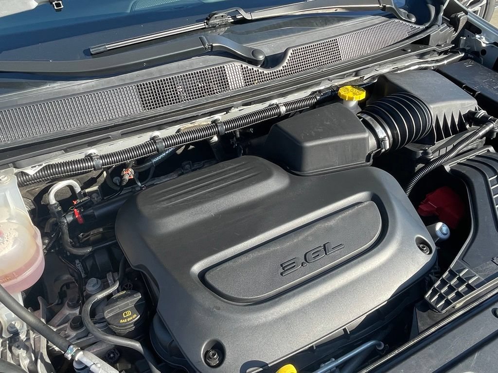 Used 2024 Chrysler Pacifica Touring-L FWD image 30
