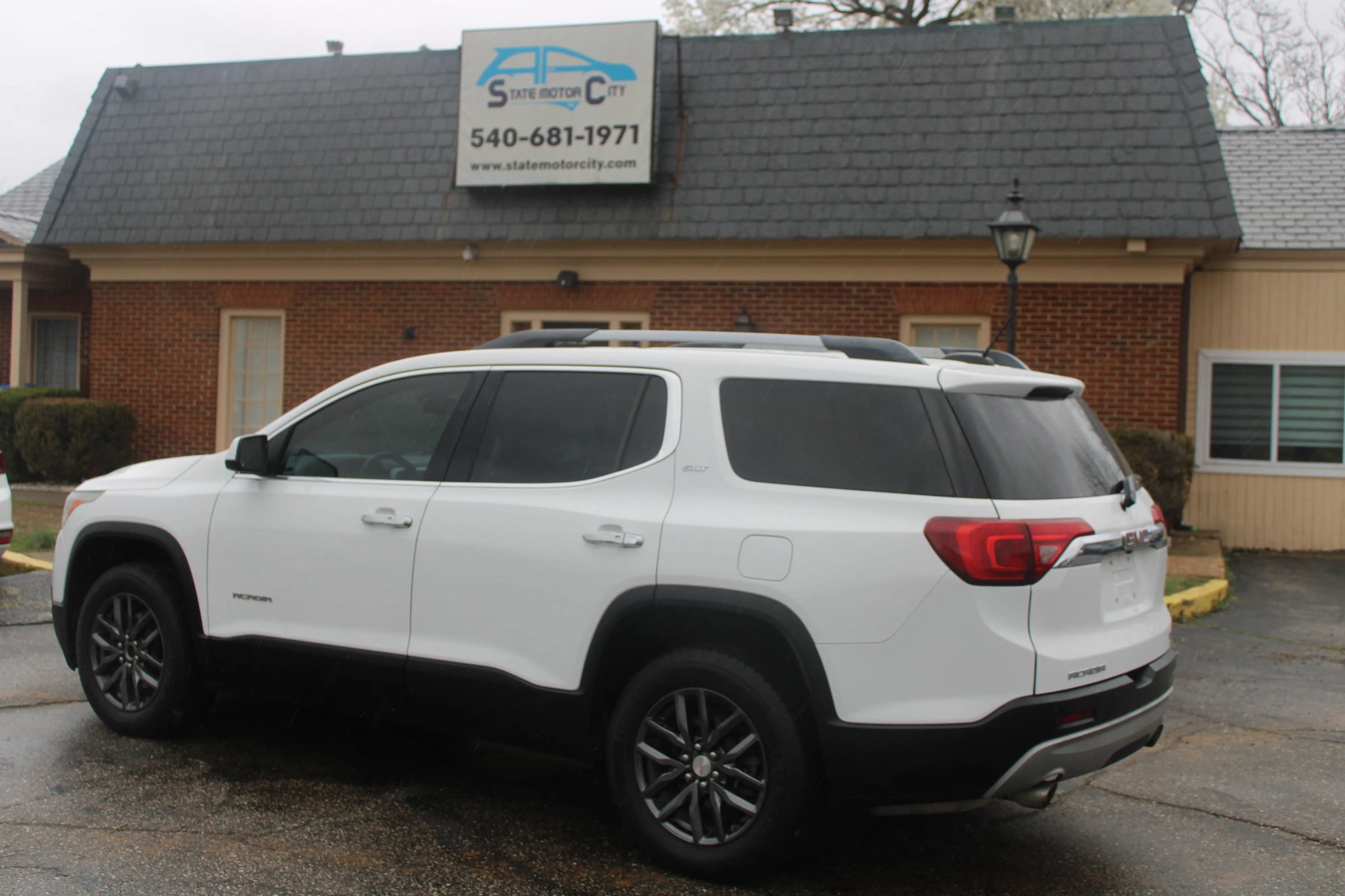 Used 2019 GMC Acadia SLT FWD image 3