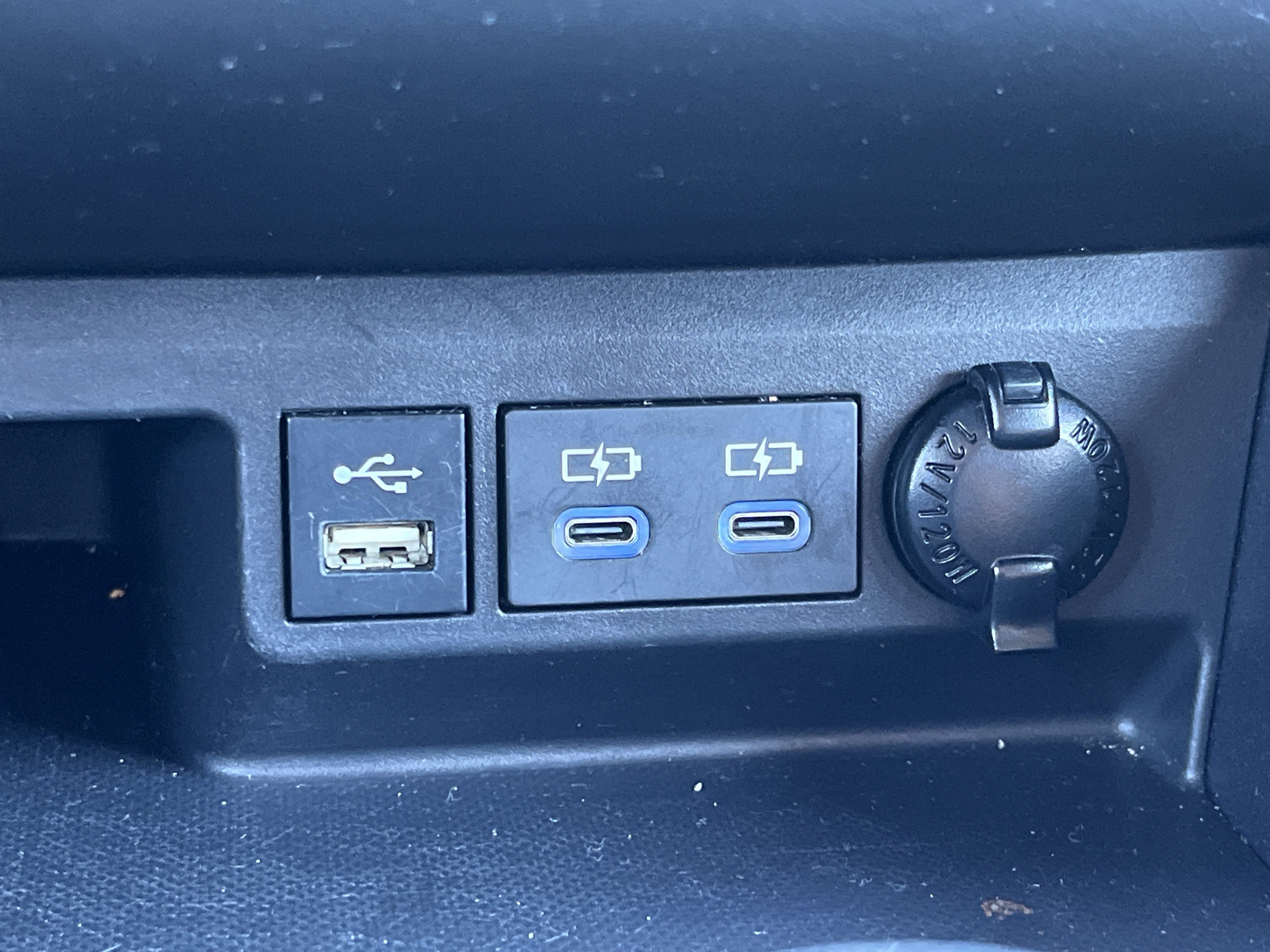 Used 2022 Toyota Highlander LE image 6