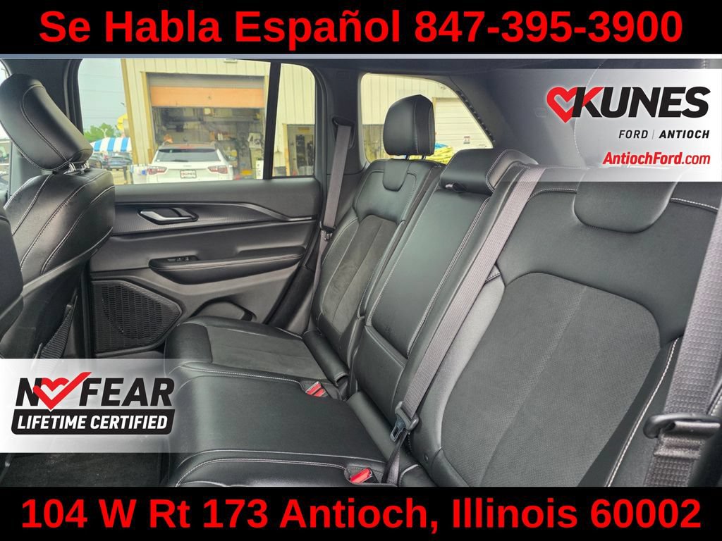 Used 2025 Jeep Grand Cherokee Altitude AWD/4WD image 27