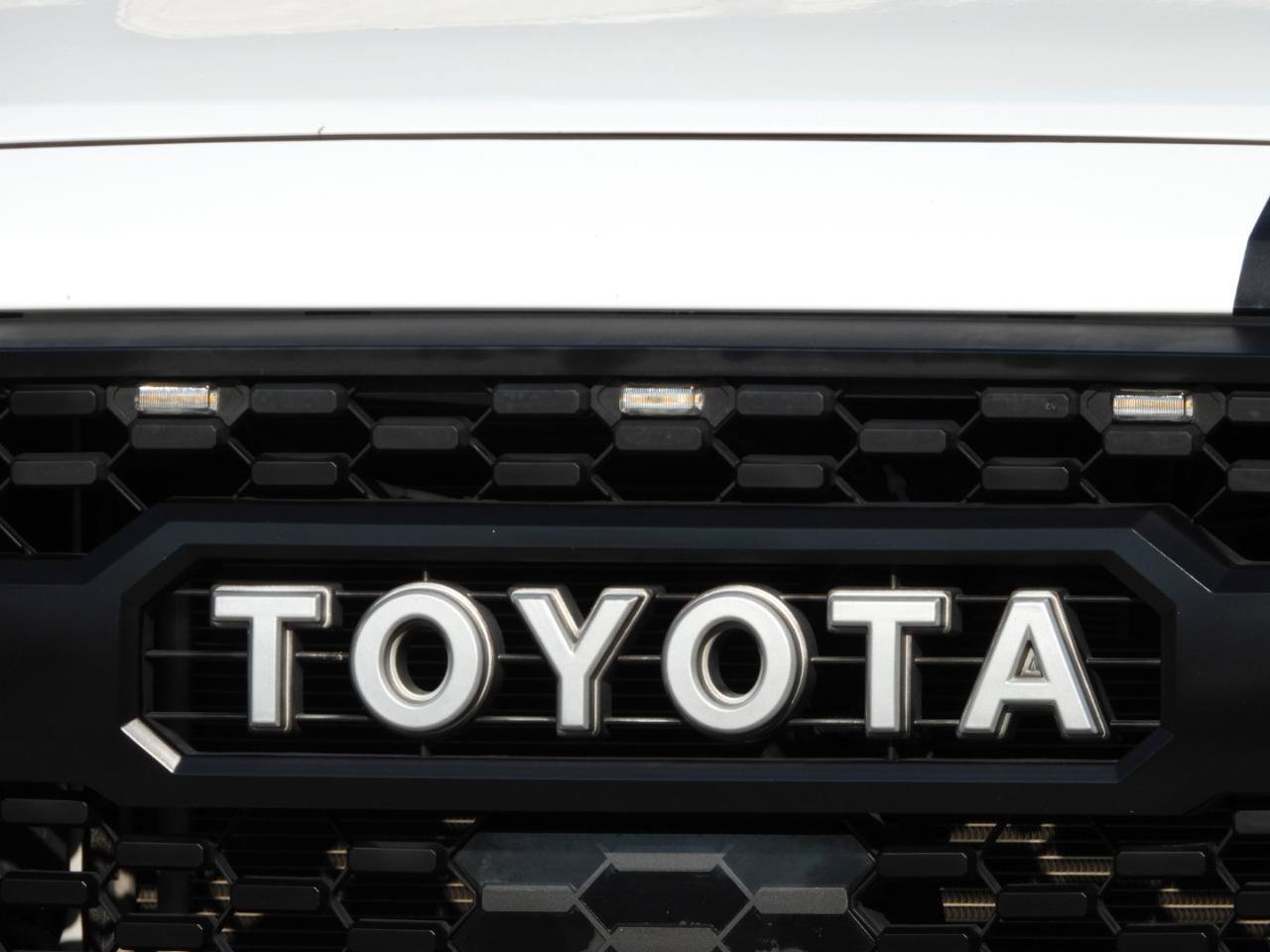 Used 2021 Toyota Tacoma SR5 RWD image 7