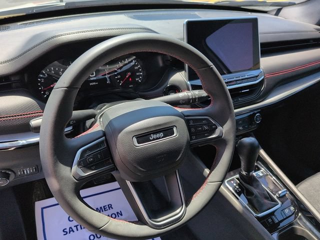 Used 2025 Jeep Compass Trailhawk AWD/4WD image 14